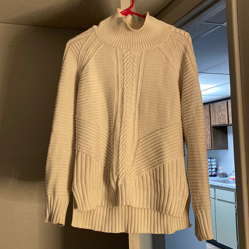 White Banana Republic Cable Knit Sweater Size M